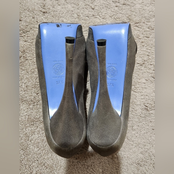 💥 Authentic💥 Versace Taupe Leather Platform Peep Toe Pumps Size 7.5M - Picture 6 of 9